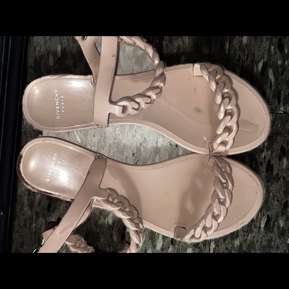 GIVENCHY
Jelly Chain Nea Sandal Flats Nude